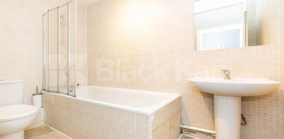 			NEW INSTRUCTION!, 2 Bedroom, 1 bath, 1 reception Flat			 Pratt Street, CAMDEN